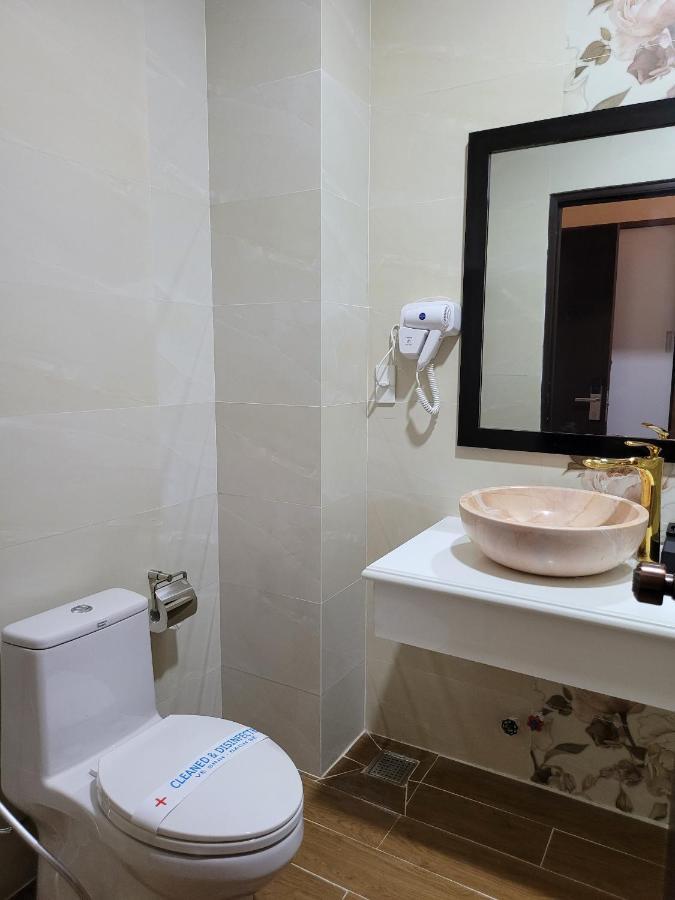 Khach San Yen Chau Hotel Чау Док Екстериор снимка