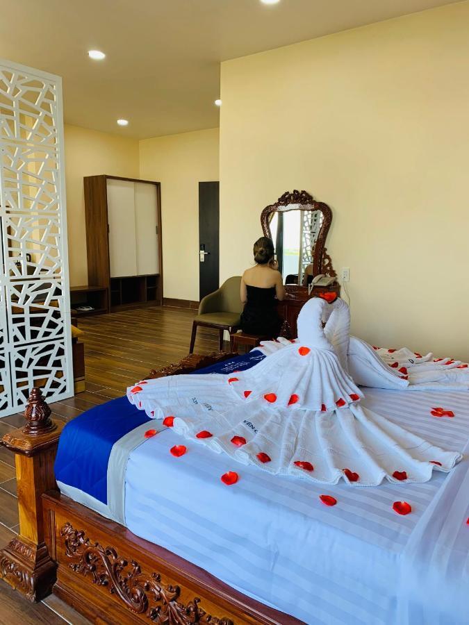 Khach San Yen Chau Hotel Чау Док Екстериор снимка
